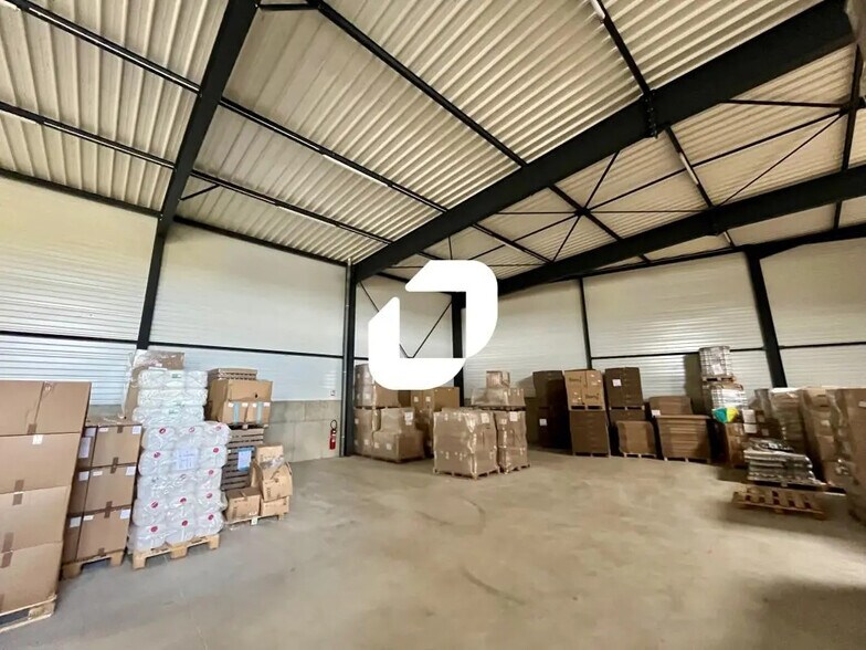 Light Industrial in Frans to rent - Building Photo - Image 2 of 16