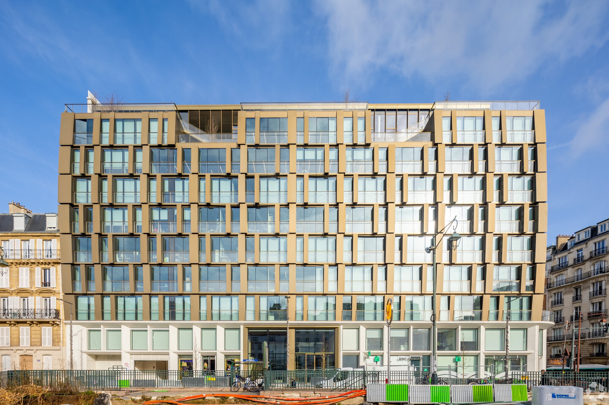 168 Avenue Charles De Gaulle, Neuilly-sur-Seine to rent Primary Photo- Image 1 of 26