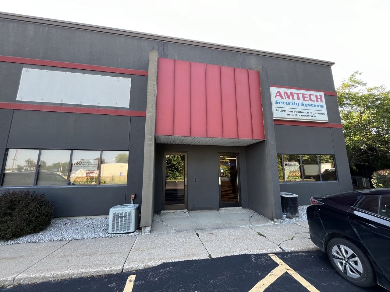 5111-5121 E ML Ave, Kalamazoo, MI to rent Interior Photo- Image 1 of 2