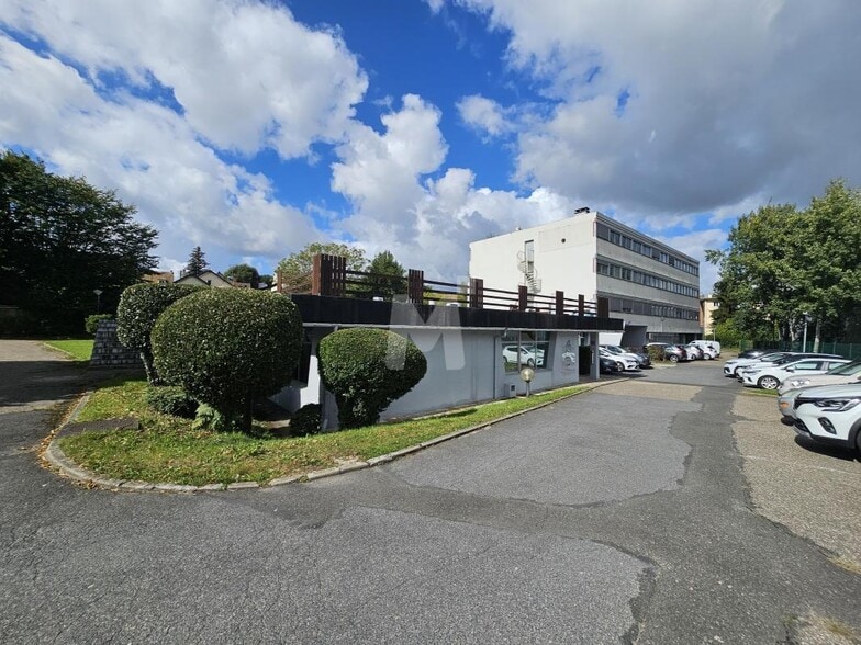 Office in Igny to rent - Building Photo - Image 2 of 12