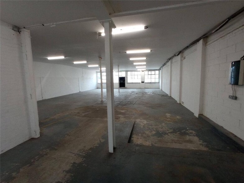 Unit 62A Princess Margaret Rd, Tilbury to rent - Building Photo - Image 3 of 4