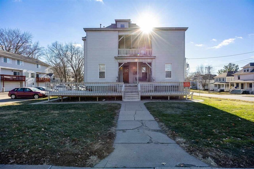 711 E Burlington St, Iowa City, IA for sale - Building Photo - Image 1 of 1