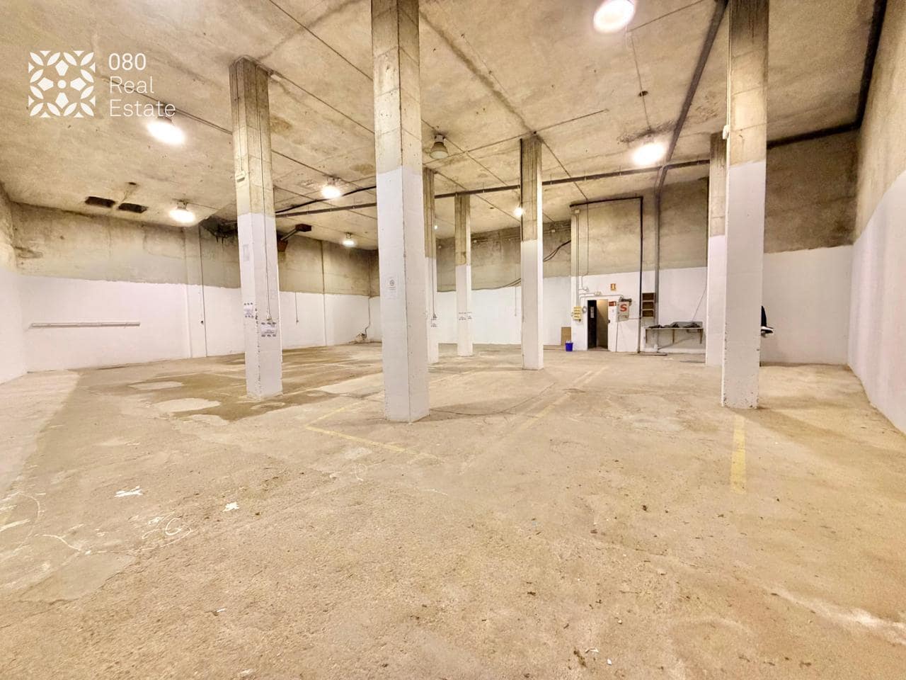 Retail in Cornellà de Llobregat, Barcelona to rent Interior Photo- Image 1 of 5