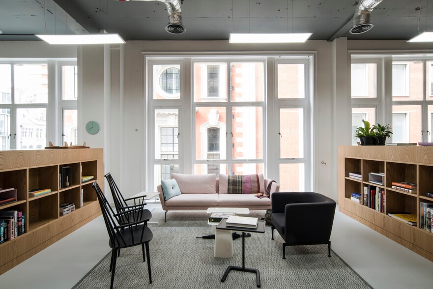 162 Oxford St, London to rent - Interior Photo - Image 3 of 10