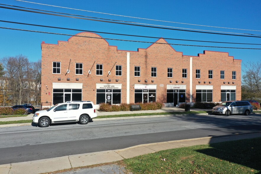 205 Center St, Mount Airy, MD for rent - Building Photo - Image 2 of 32