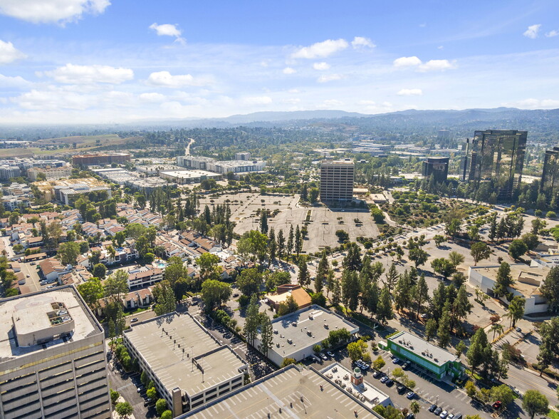 21725 Erwin St, Woodland Hills, CA for rent - Aerial - Image 3 of 19