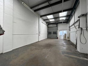 Gilston Rd, Saltash to rent Interior Photo- Image 1 of 4
