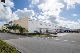 6725 NW 36th St, Miami, FL to rent Interior Photo- Image 2 of 15