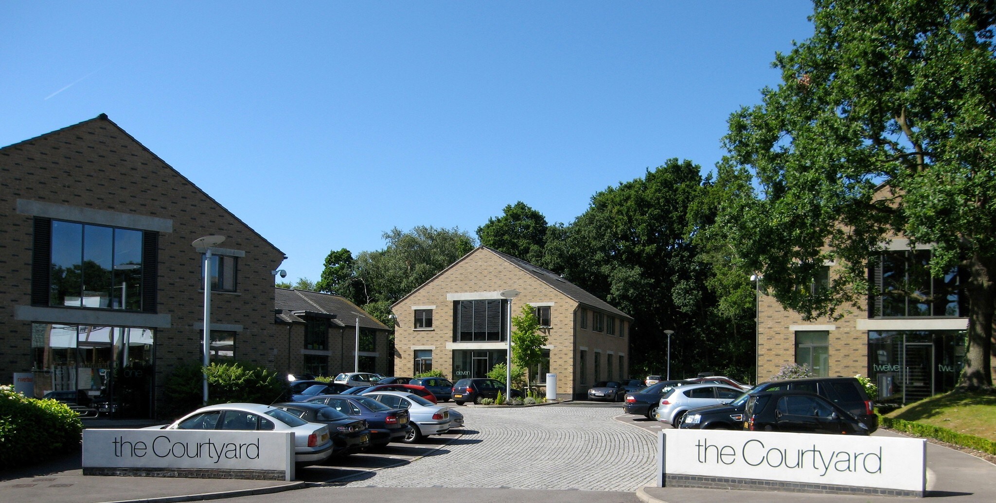 Eastern Rd, Bracknell to rent Primary Photo- Image 1 of 5
