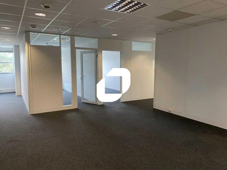 Office in Mérignac to rent - Interior Photo - Image 3 of 5