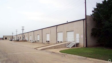 2010-2044 N State Highway 360, Grand Prairie, TX for rent Building Photo- Image 2 of 4