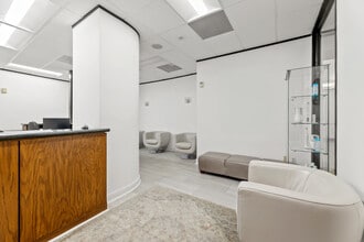 4900 Woodway Dr, Houston, TX to rent Interior Photo- Image 2 of 11