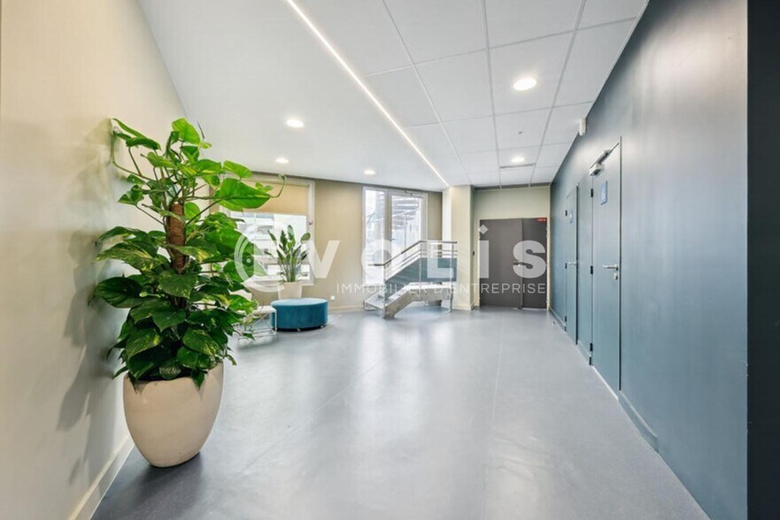 Office in Noisy-le-Grand to rent - Lobby - Image 3 of 11