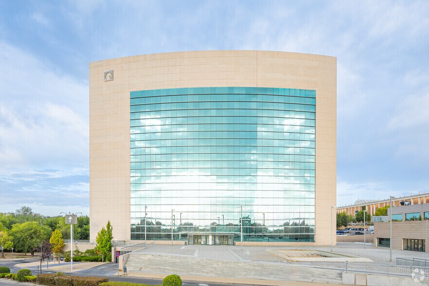 Avenida Juncal, 24, San Sebastián de los Reyes, Madrid to rent - Building Photo - Image 1 of 23