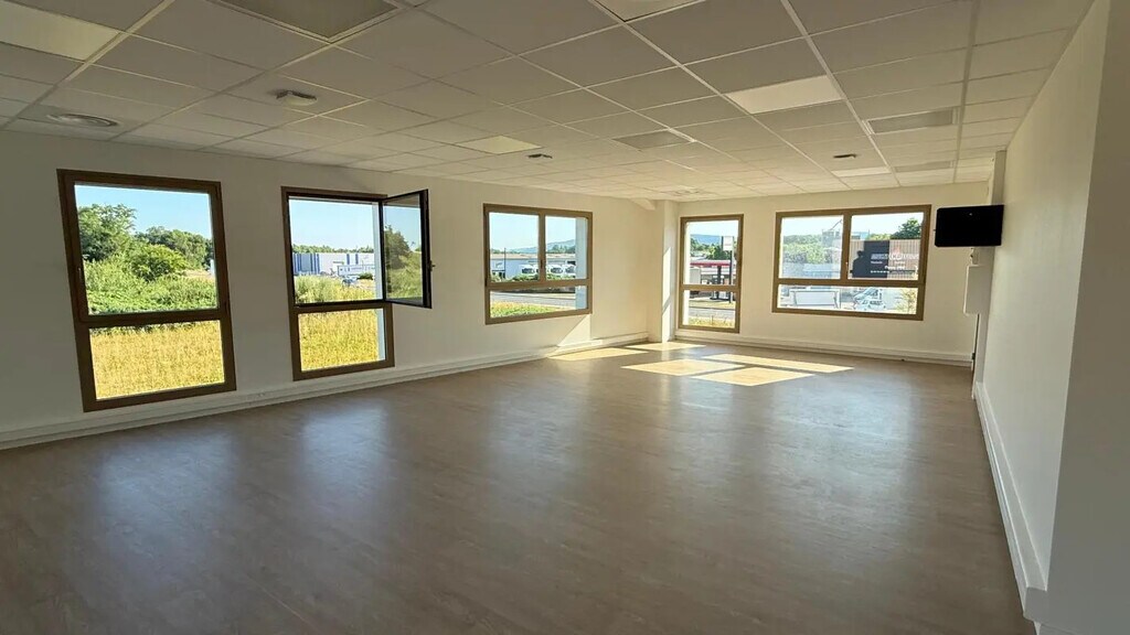 Vente Bureaux 95 m² - Photo 1