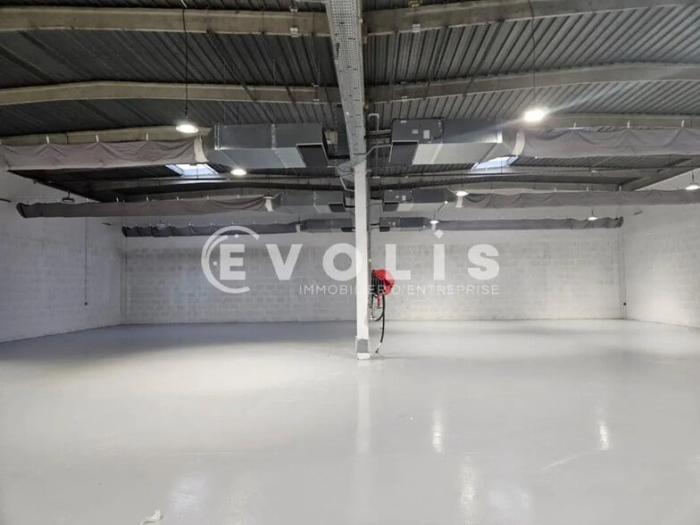 Light Industrial in Massy to rent - Building Photo - Image 3 of 23