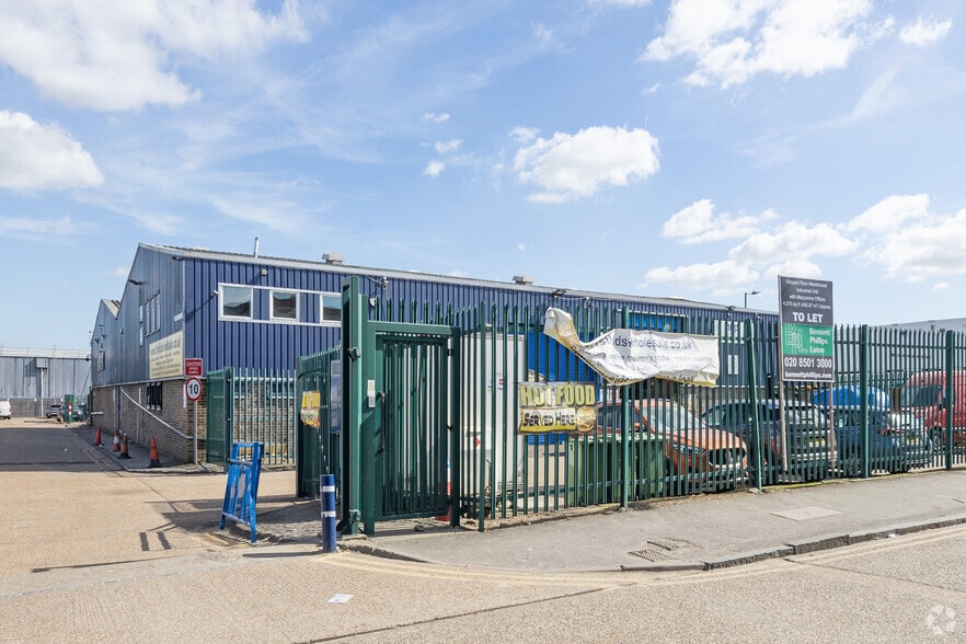 Manchester Way, Dagenham to rent - Primary Photo - Image 1 of 2