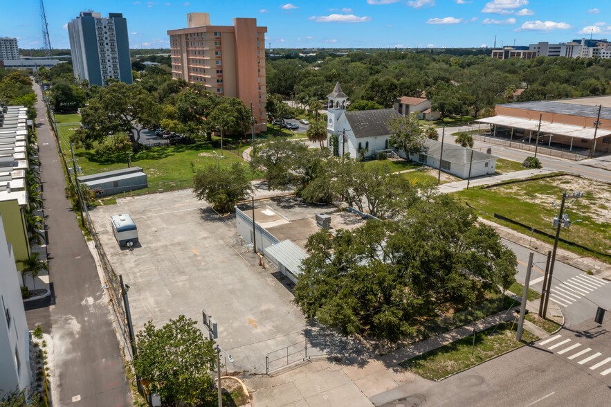 207 10th St N, Saint Petersburg, FL for sale - Primary Photo - Image 1 of 14