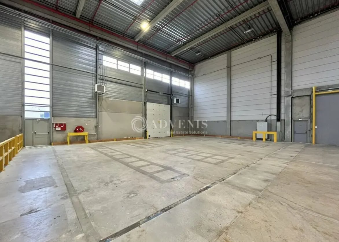 Industrial in Moissy-Cramayel to rent Interior Photo- Image 1 of 6