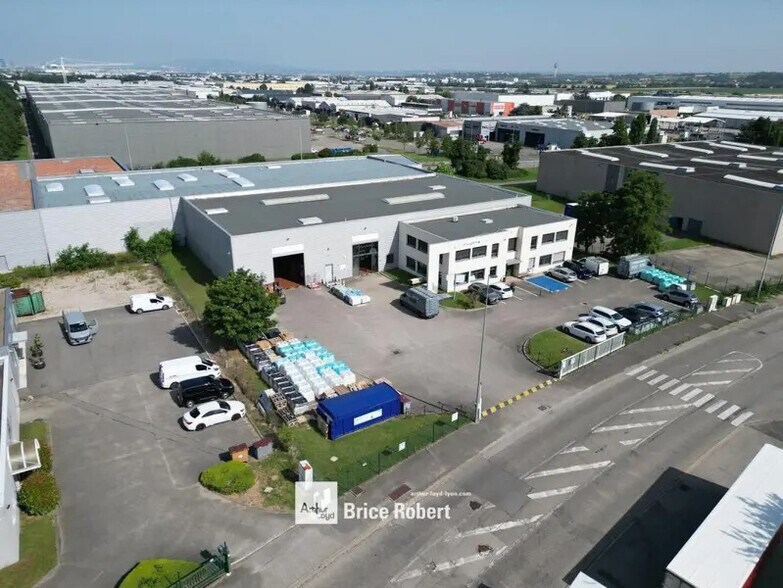 4 Rue Philippe Lebon, Genas to rent - Aerial - Image 1 of 11
