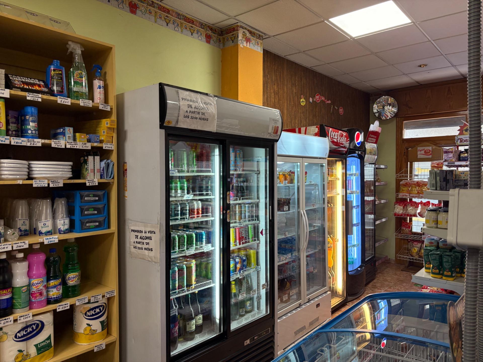 Retail in Monóvar, Alicante to rent Primary Photo- Image 1 of 3