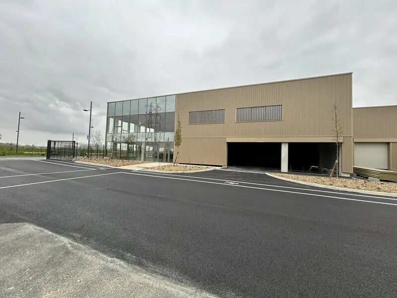 Light Industrial in Tremblay-en-France for sale Building Photo- Image 1 of 6