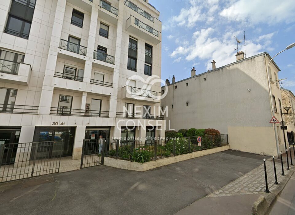 Office in Courbevoie for sale Building Photo- Image 1 of 6