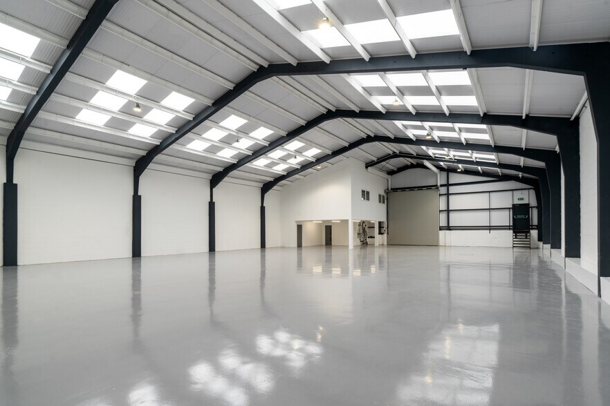 6 Wharf Ln, Basildon to rent - Interior Photo - Image 3 of 3