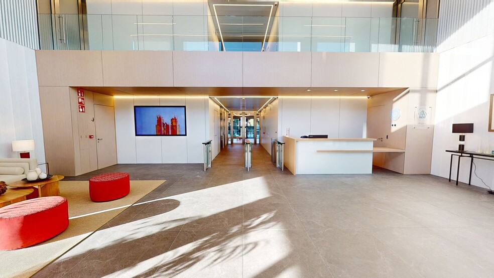 Camino Cerro de los Gamos, 1, Pozuelo de Alarcón, Madrid to rent - Matterport 3D Scan - Image 2 of 20