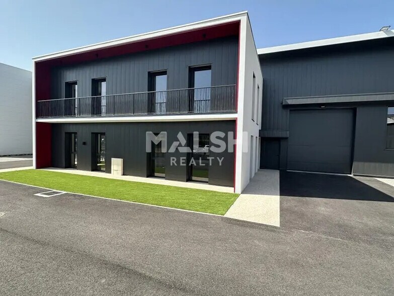 Light Industrial in Décines-Charpieu to rent - Building Photo - Image 1 of 6