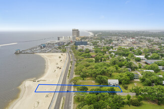 560 Beach, Biloxi, MS for sale Primary Photo- Image 1 of 1