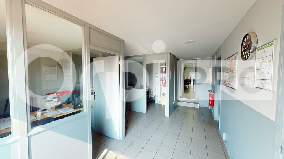 Light Industrial in Corbas for sale - Interior Photo - Image 2 of 5