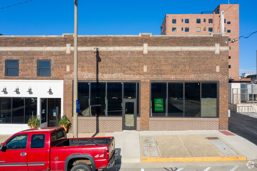 140 W Wood St, Decatur, IL for rent - Building Photo - Image 3 of 5