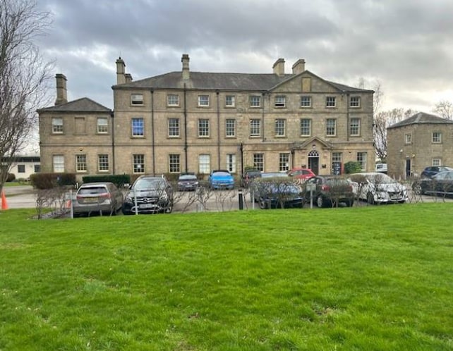 York Rd, Leeds to rent - Primary Photo - Image 1 of 6