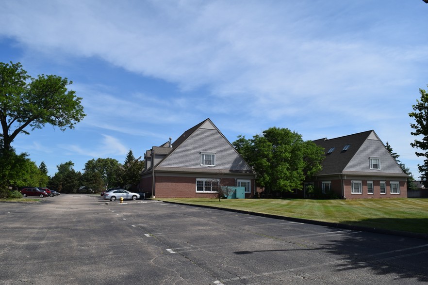 38935 Ann Arbor Rd, Livonia, MI for rent - Building Photo - Image 2 of 9