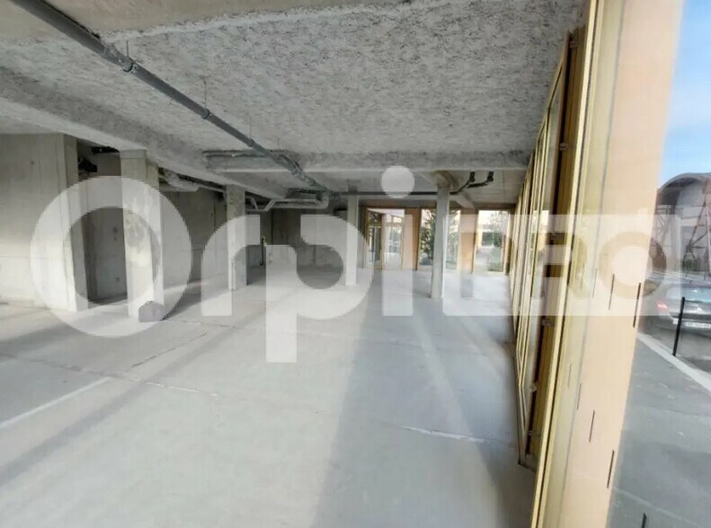 Retail in Bordeaux to rent - Interior Photo - Image 2 of 5