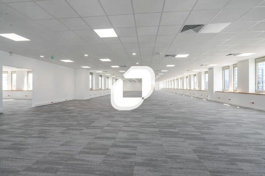 Office in Noisy-le-Grand to rent - Building Photo - Image 3 of 14