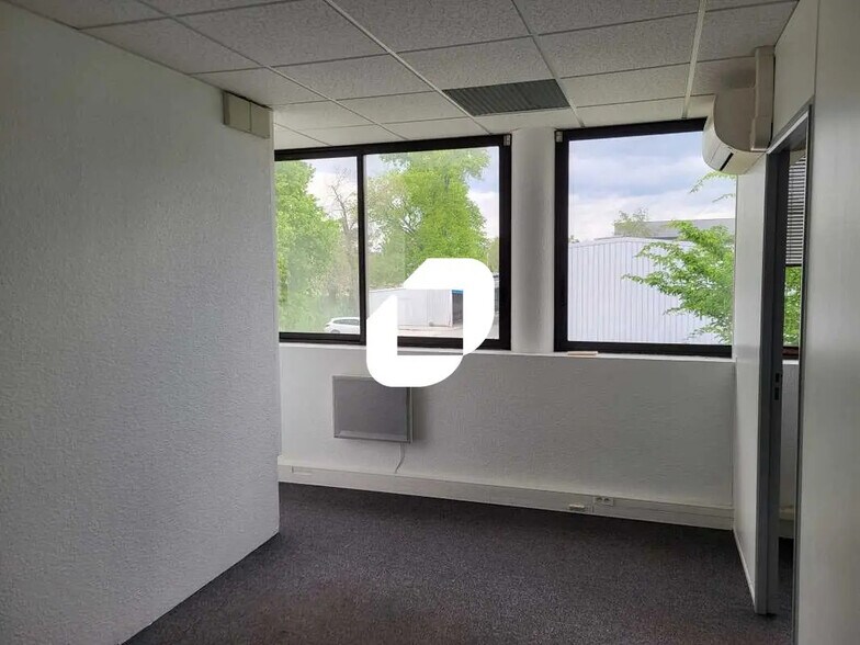 Office in Mérignac to rent - Interior Photo - Image 2 of 11