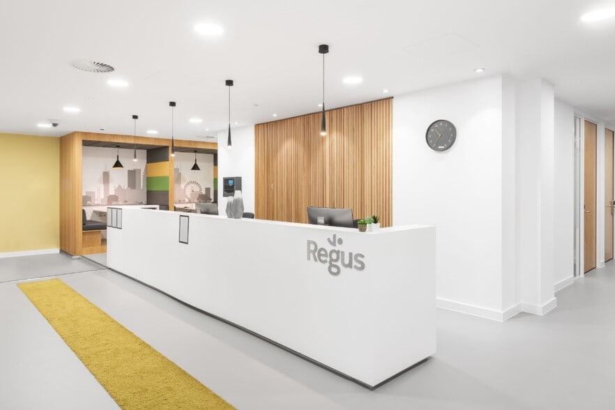 7 Charlotte St, Manchester to rent - Interior Photo - Image 3 of 7