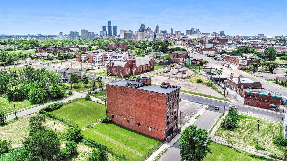 2630 Charlevoix St, Detroit, MI for sale - Building Photo - Image 1 of 1