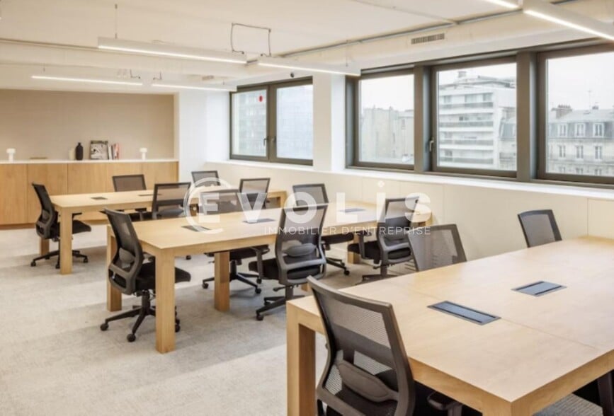 Office in Neuilly-sur-Seine to rent - Building Photo - Image 2 of 12