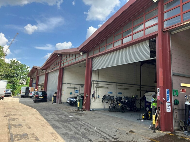 Milkwood Rd, London to rent - Building Photo - Image 3 of 13