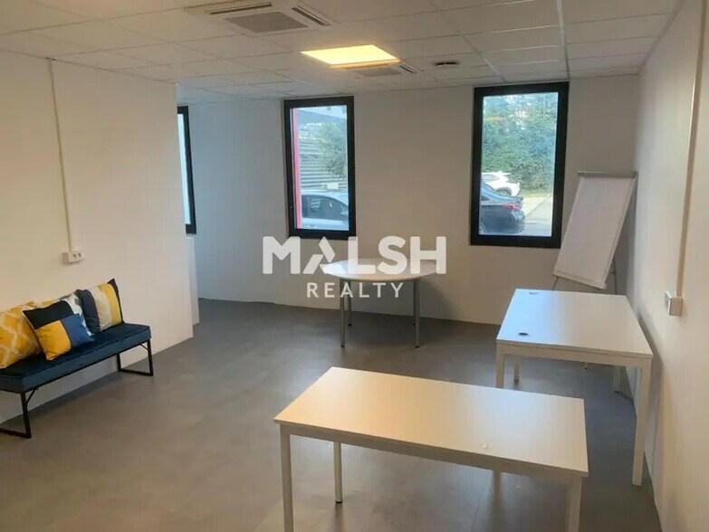 Office in Rillieux-la-Pape to rent - Building Photo - Image 2 of 8