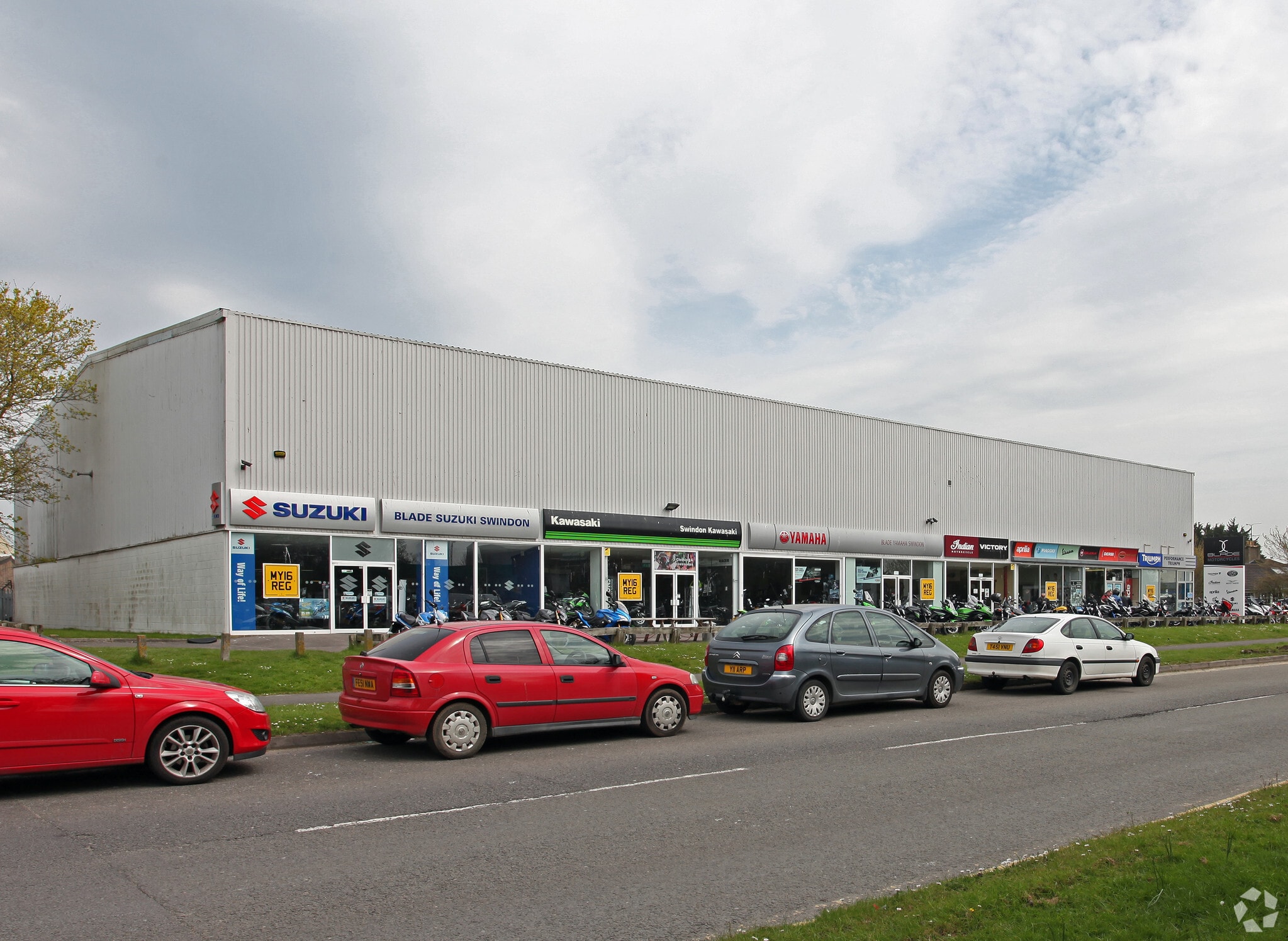 2-2 Elgin Dr, Swindon to rent Primary Photo- Image 1 of 4