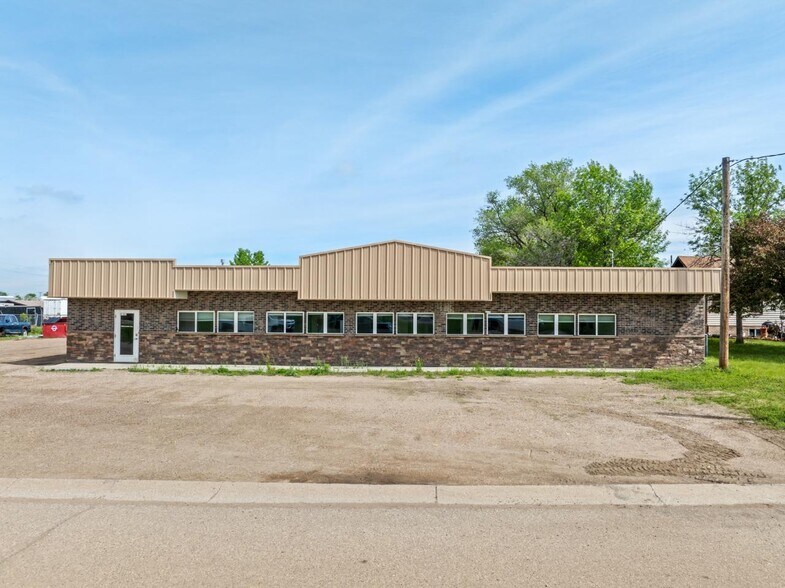 4415 Burdick Expy E, Minot, ND for sale - Primary Photo - Image 1 of 1