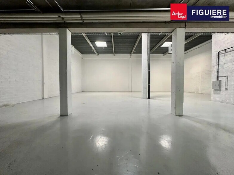 Chemin De La Bastide Blanche, Vitrolles to rent - Building Photo - Image 3 of 8