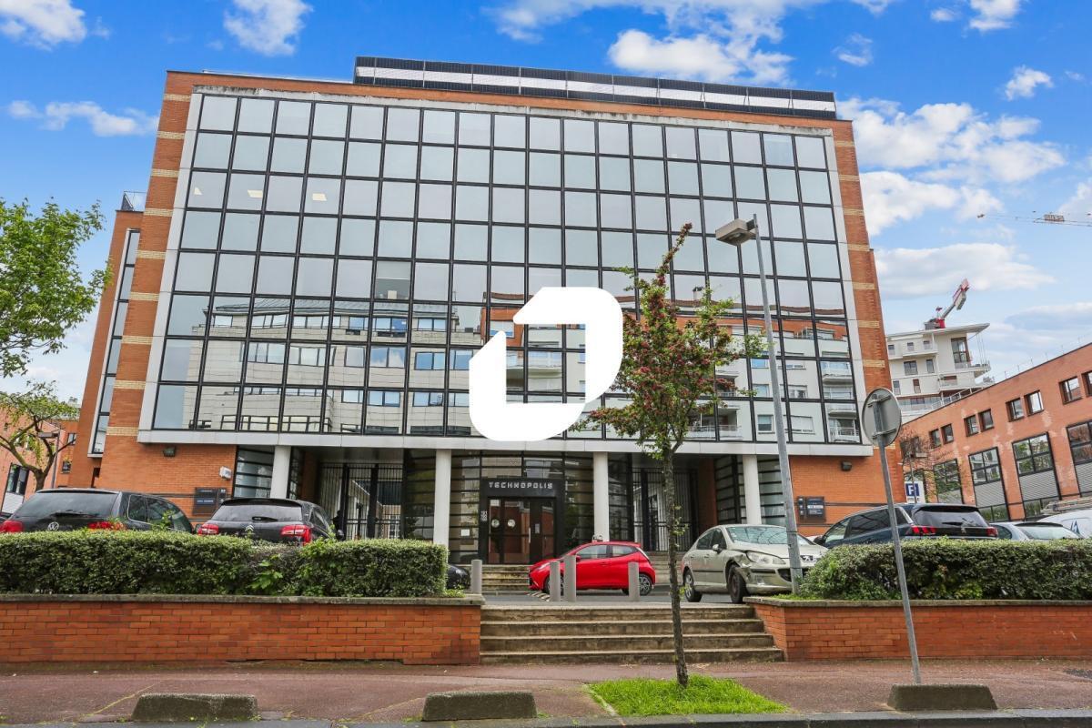 Office in Issy-les-Moulineaux to rent Building Photo- Image 1 of 16
