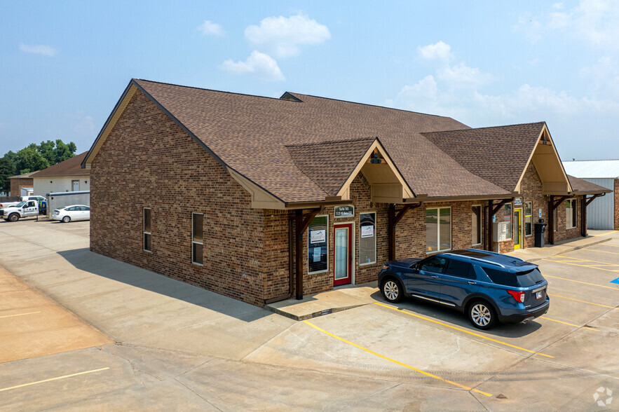 1125 W Highway 152, Mustang, OK for sale - Building Photo - Image 1 of 1