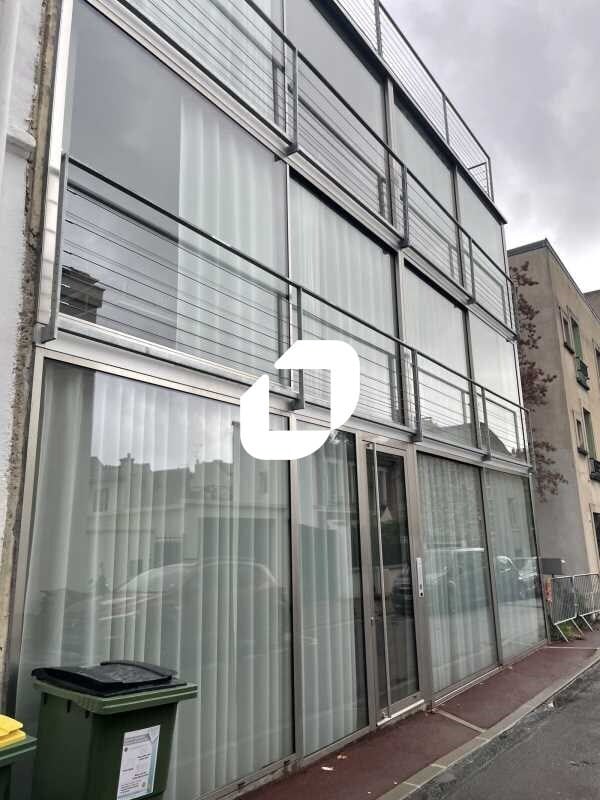 Office in Malakoff to rent Building Photo- Image 1 of 8