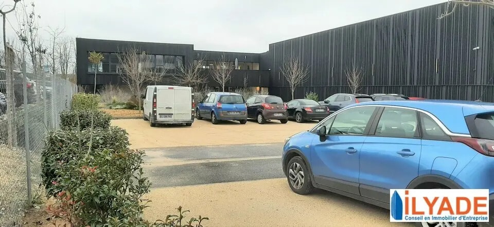 Location Bureaux 100 m² - Photo 1